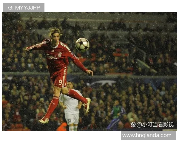 传奇球员崛起之路:从默默无闻到全球瞩目的足球明星成长故事 传奇球员崛起之路:从默默无闻到全球瞩目的足球明星成长故事